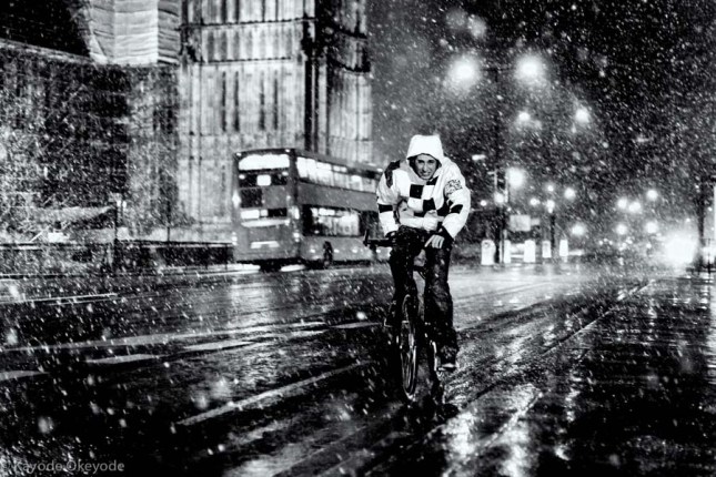 London When it Snows: Cyclist